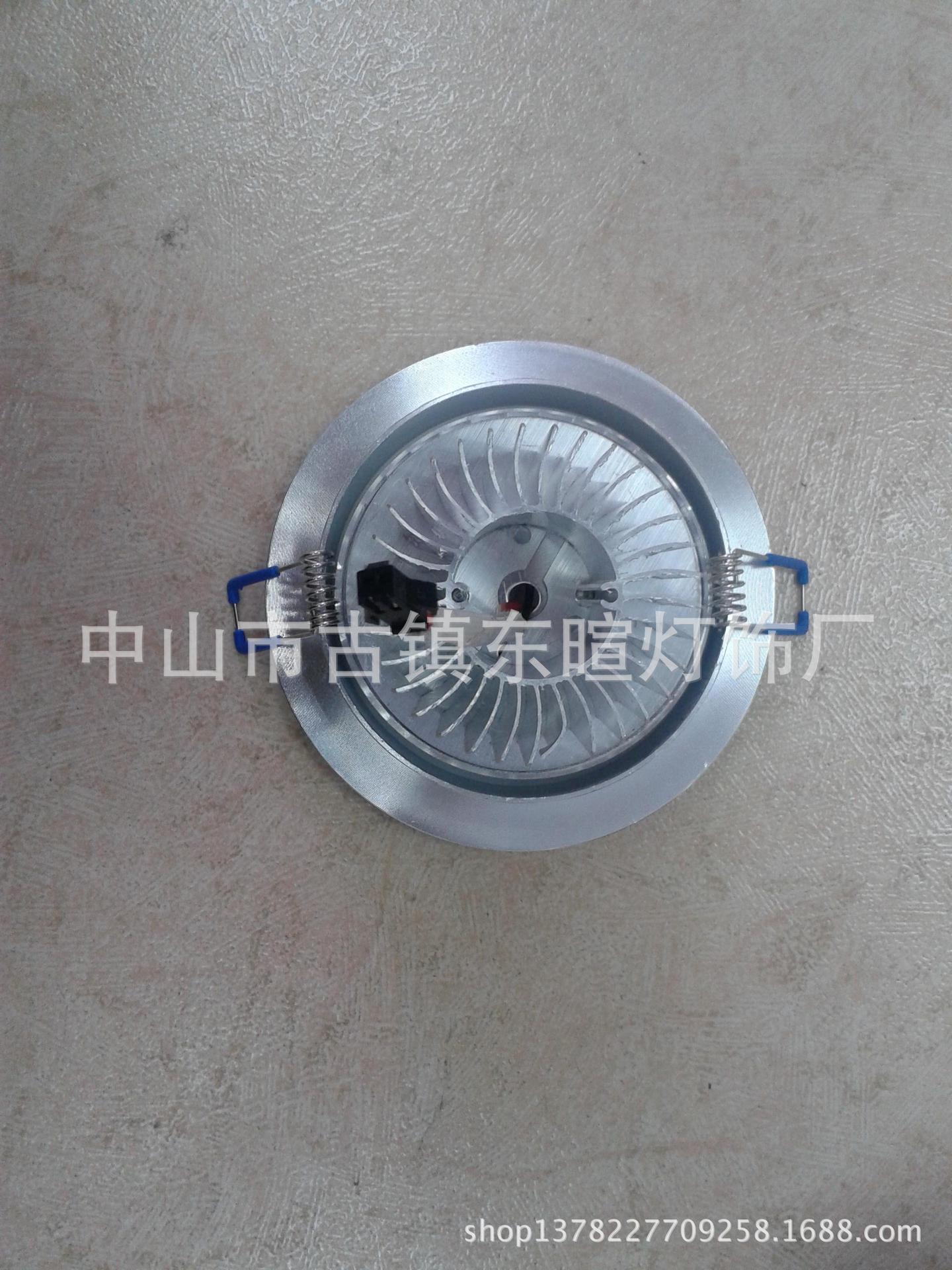 3W,背面