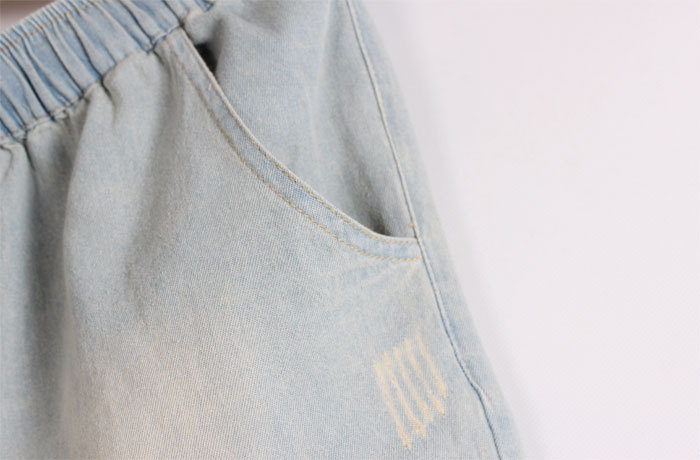 雪花刺绣做旧水洗磨白抓痕<em>松紧腰牛仔短裤女</em>图