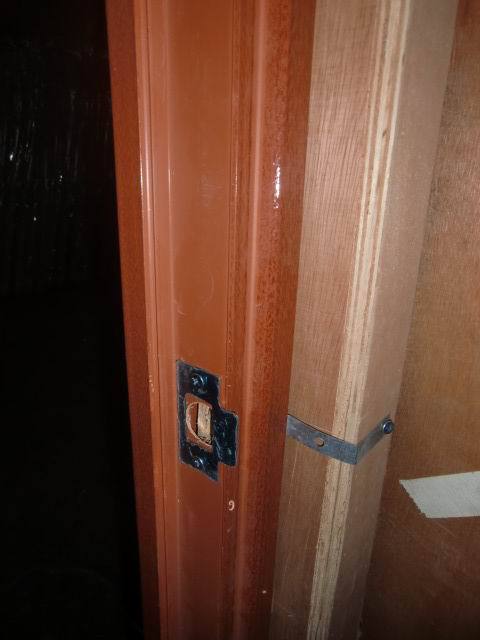 【950克沙比利长玻百叶WC卫生间塑料门】