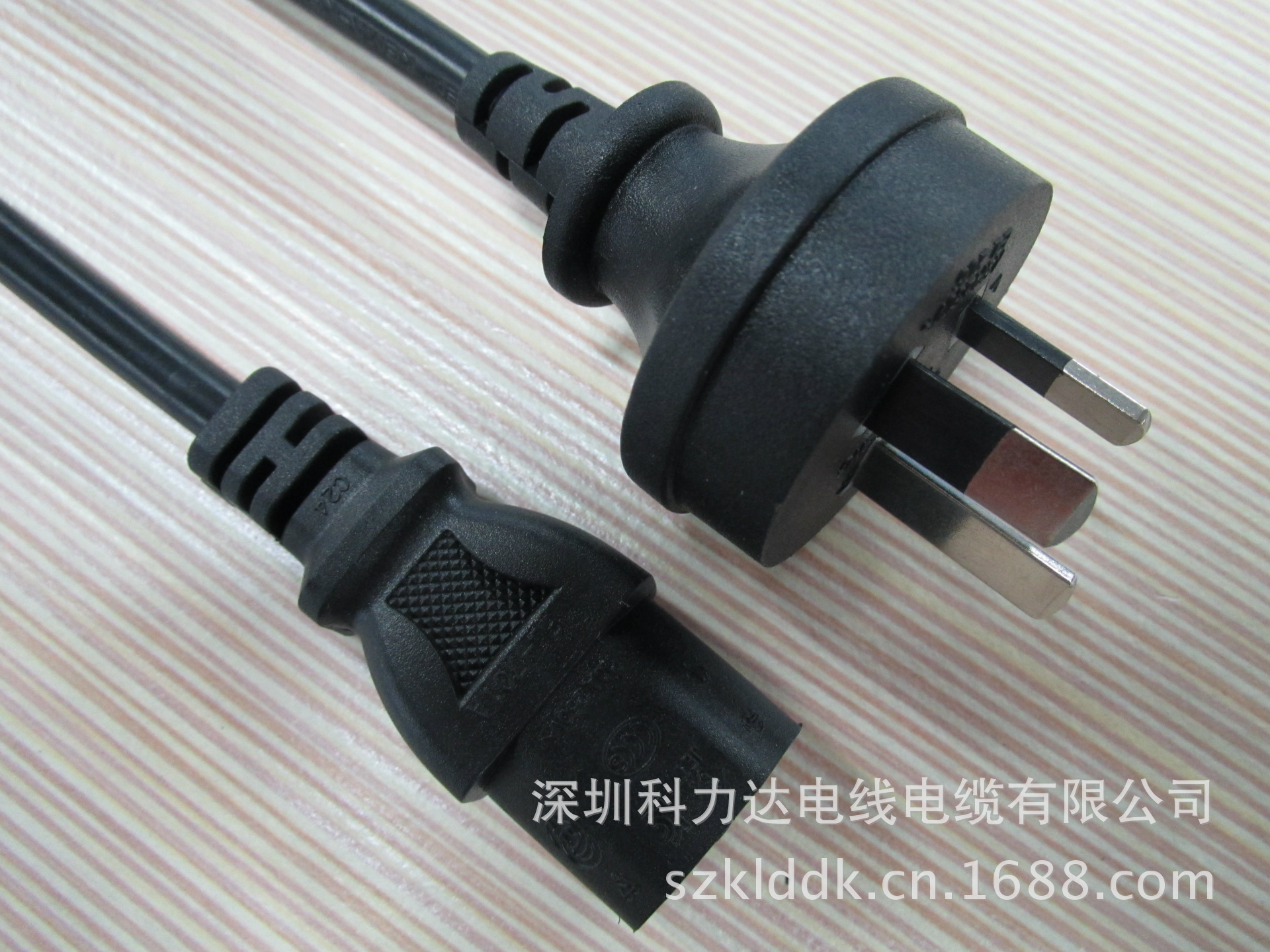 澳洲三插品字尾