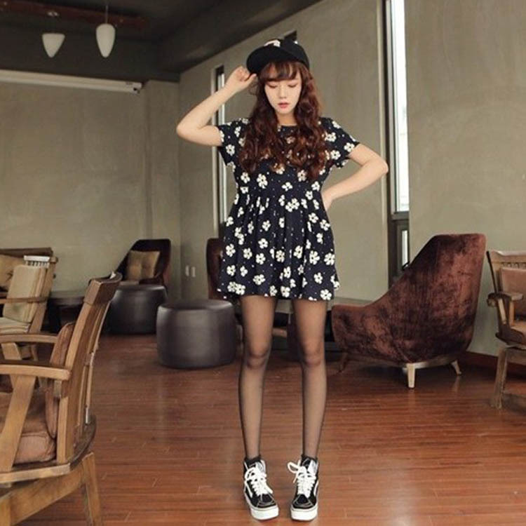 淘宝网女装厂家爆款 韩国可爱小<em>女生</em>花朵<em>娃娃</em>