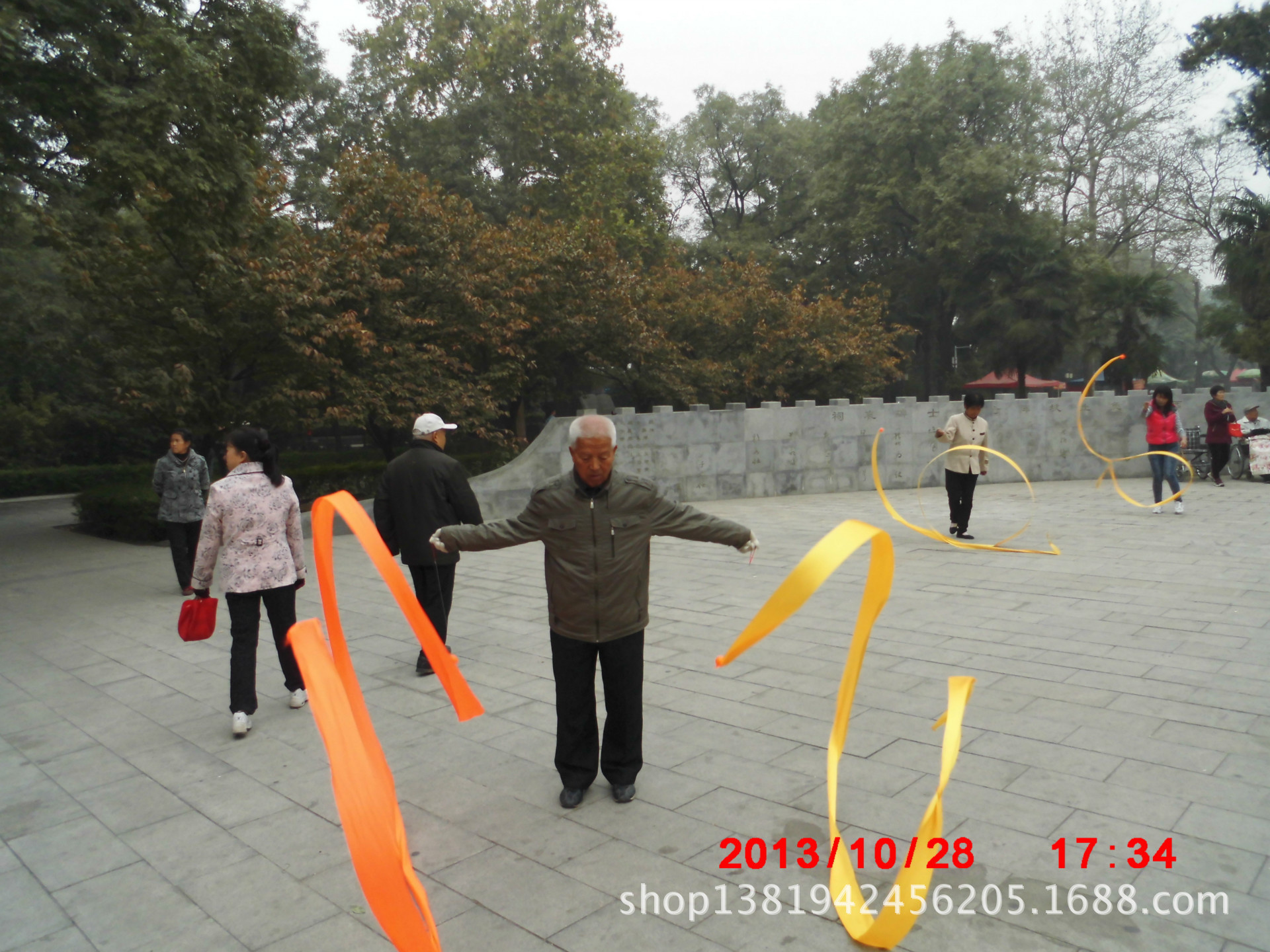 挥舞彩带,展现风采