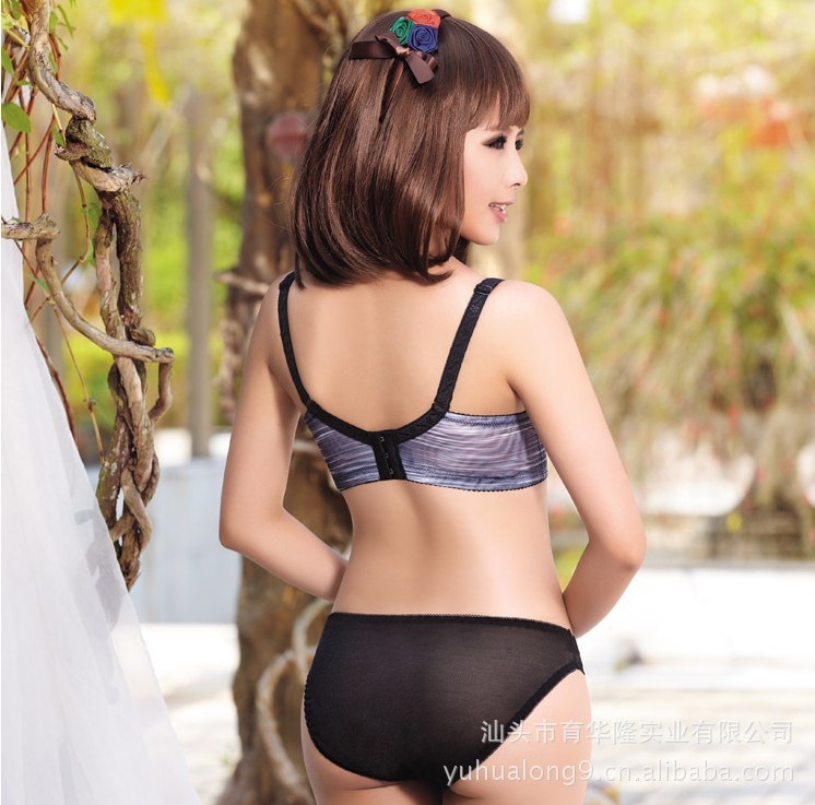 【<em>无棉文胸</em> 988# 女士<em>薄</em>杯胸围 三排扣聚拢型胸