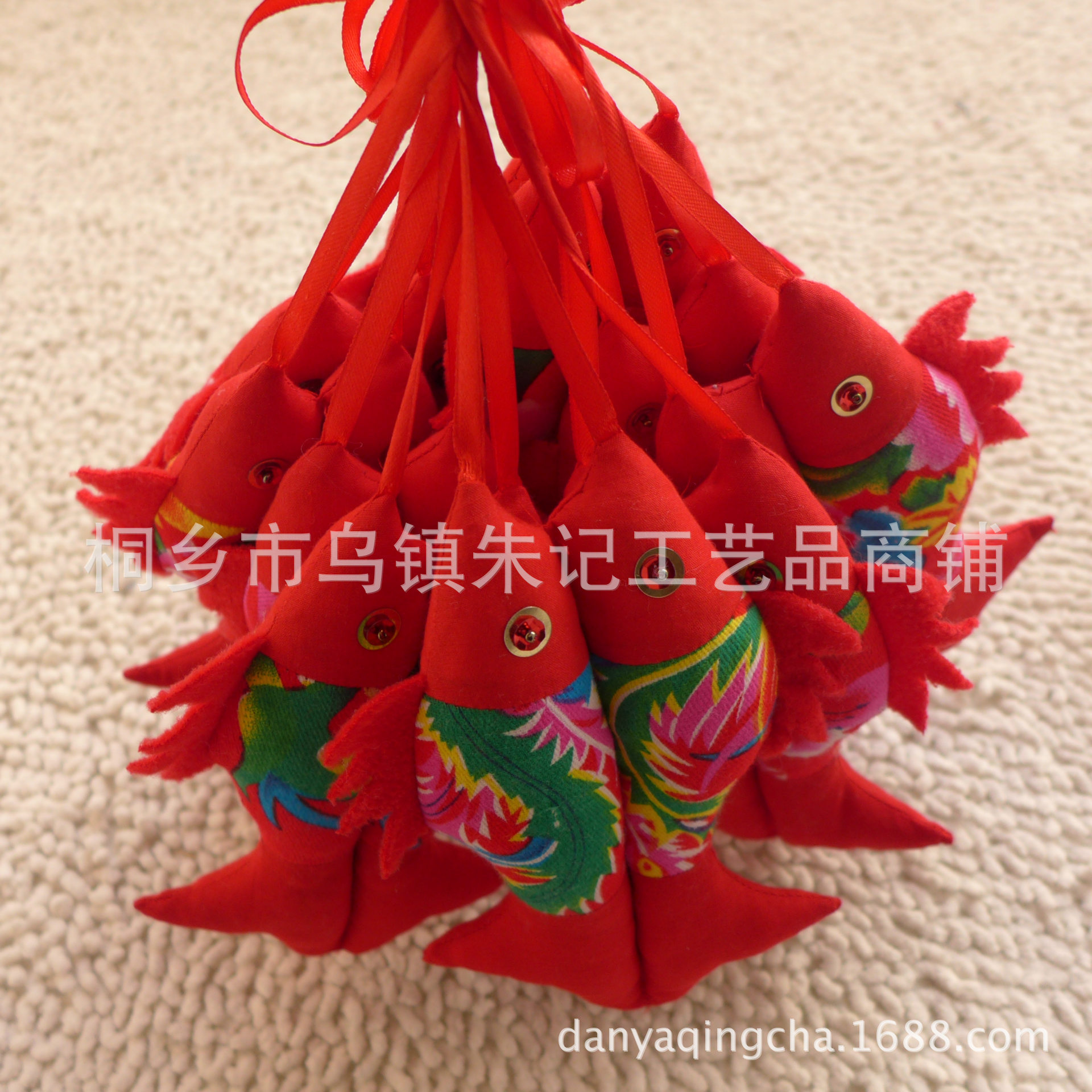   中国传统手工艺品,棉布手工针线缝制,彩色大花图案,突出了