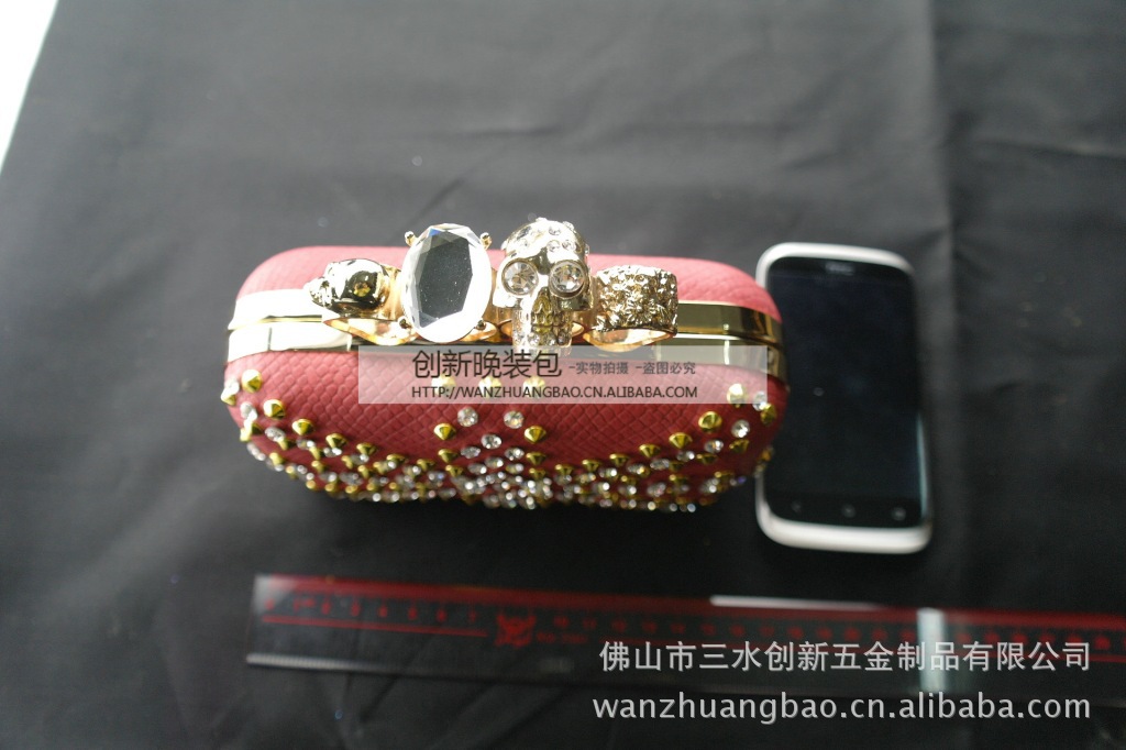 专业生产各式时尚晚装包晚宴包，全钻满装包硬盒宴会包