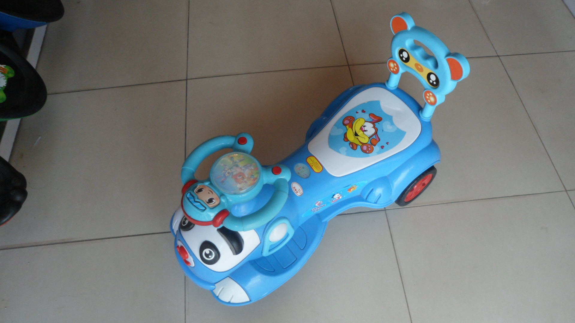 供应儿童熊猫扭扭车\/摇摆车\/带音乐童车滑滑车