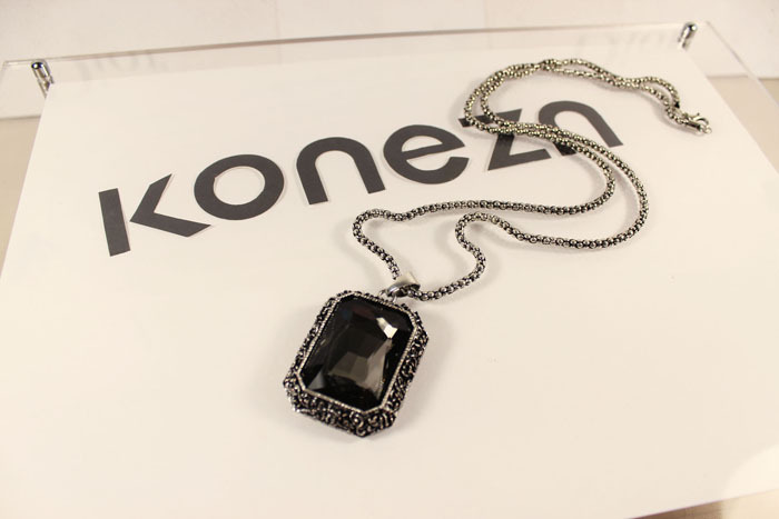 【方形大宝石装饰项链<em>毛衣</em>链<em>挂链</em>韩国韩版复古