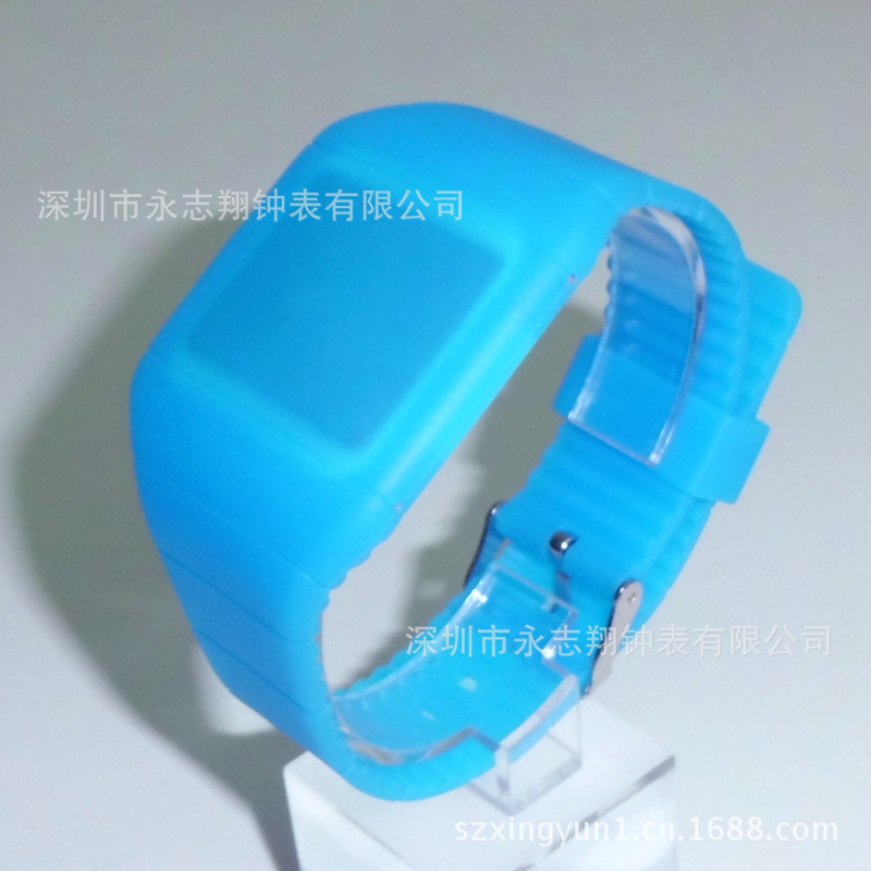 LED (42)