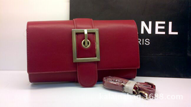 復古金屬方形扣手拿包