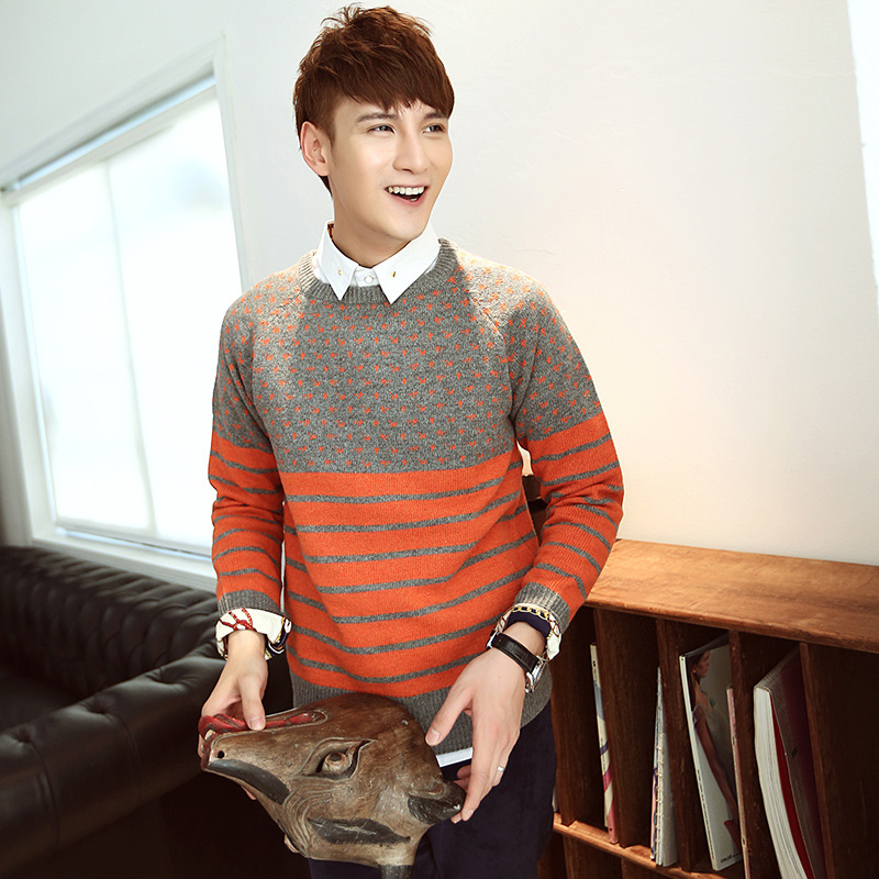 2013秋冬新款圆领<em>毛衣</em>男拼接<em>条纹</em>撞色修身男