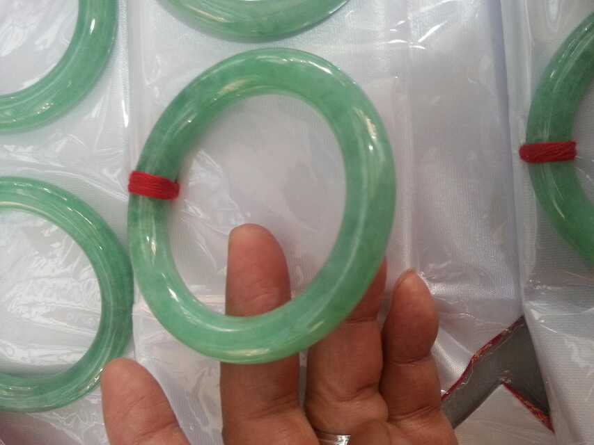 满色种非常漂亮品相好种质色超好手镯翡翠