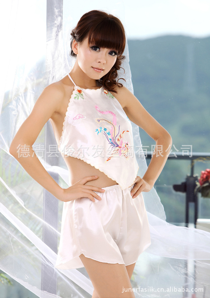 仿真丝成人性感绣花肚兜 古装<em>女士情趣内衣</em>批