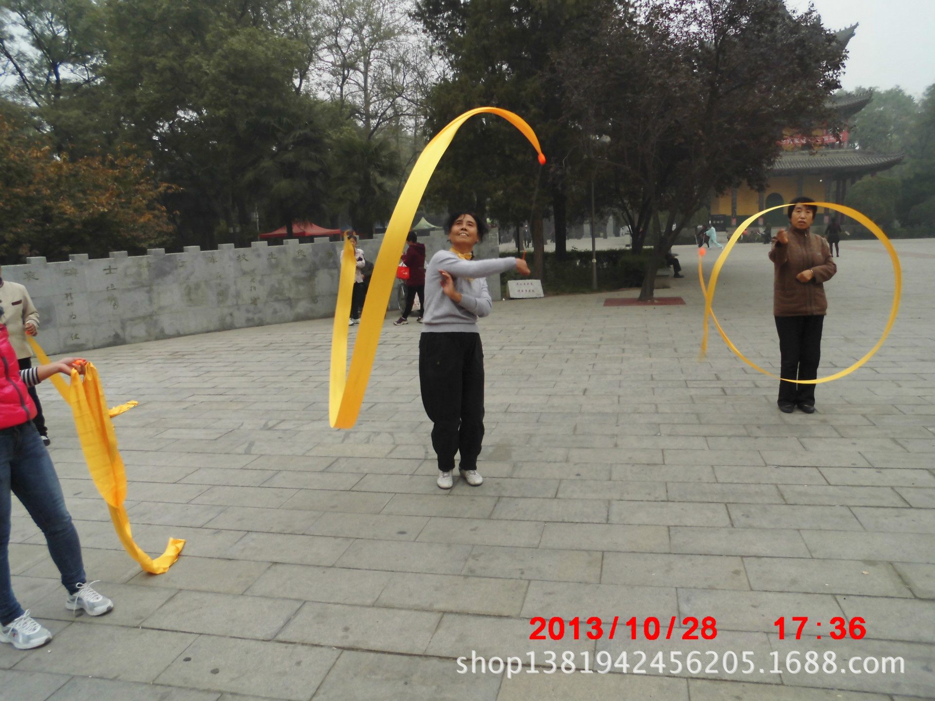 挥舞彩带,展现风采