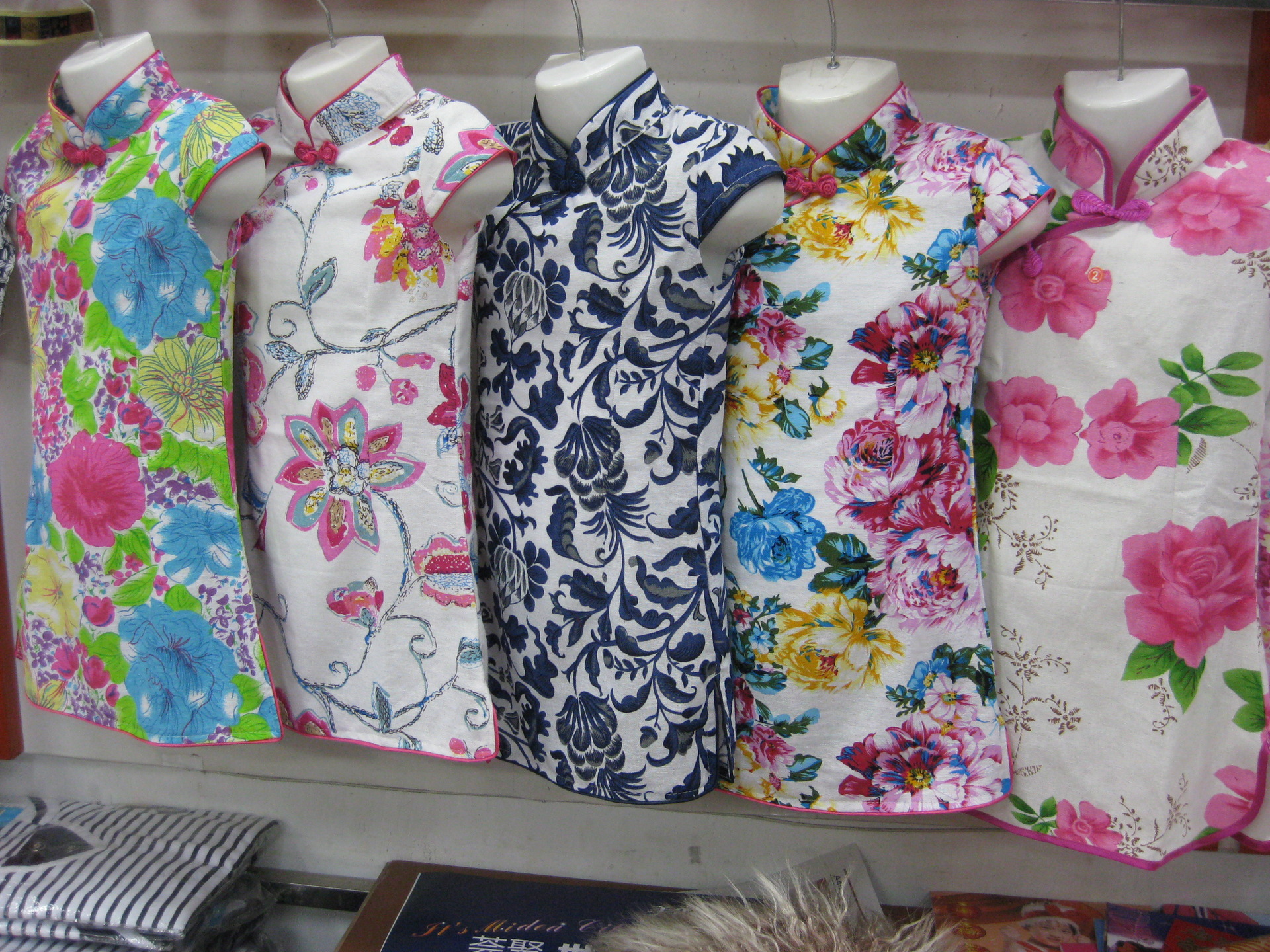 儿童<em>唐装</em>.女童<em>旗袍</em>.女童4一13岁棉麻印花<em>旗袍</em>