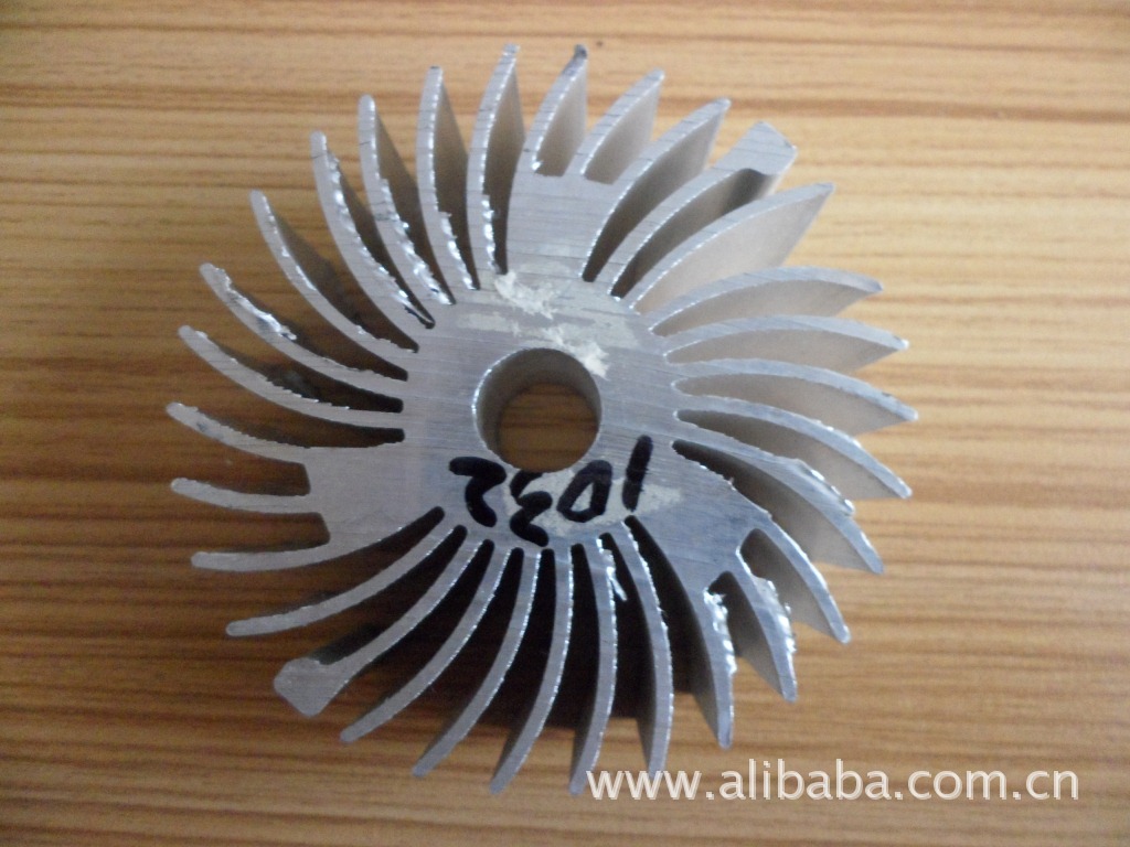 LED灯具太阳花散热器