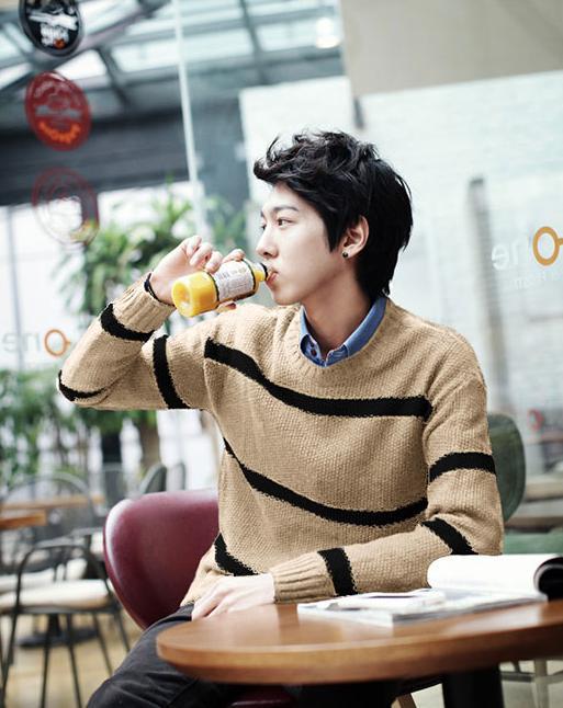 2013秋冬装日韩版<em>毛衣男士条纹毛衣</em>复古英伦