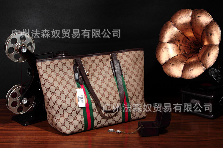 GUCCI 139260 咖啡色 (4)