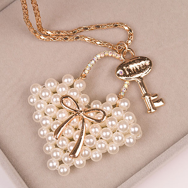 2013新品上架 爱心<em>珍珠毛衣链</em>时尚项链 <em>毛衣链</em>