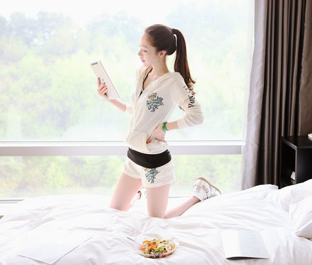 2013韩国代购<em>字母</em>皇冠印花拉链连帽衫<em>短裤</em>运