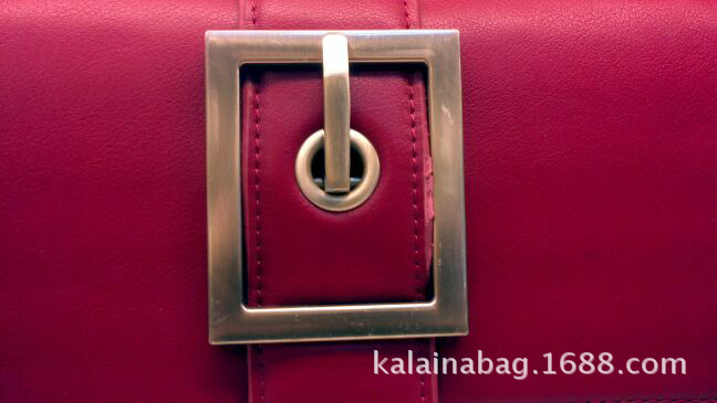 復古金屬方形扣手拿包