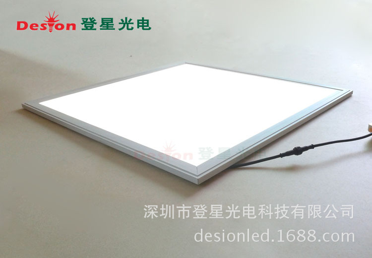 7 可调光调色温面板灯 点亮效果