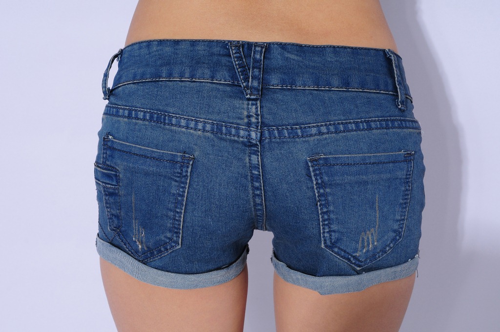 3夏季新款 牛仔<em>短裤</em> 热裤 女裤 <em>女士卷边短裤</em> 工