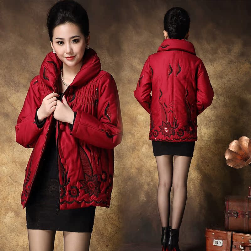 <em>中老年女装</em>刺绣棉衣高档妈妈装<em>时尚</em>棉服中年喜