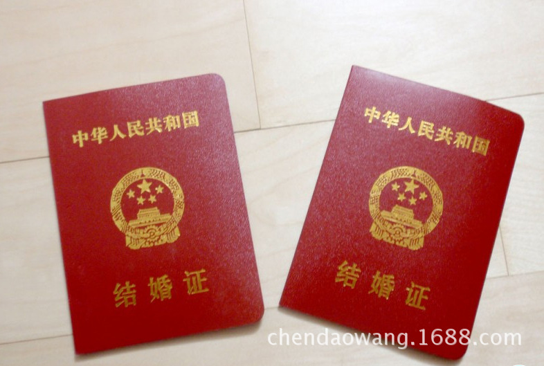 <em>杭州一对双胞胎姐妹</em>同日嫁人 两新郎系六年同