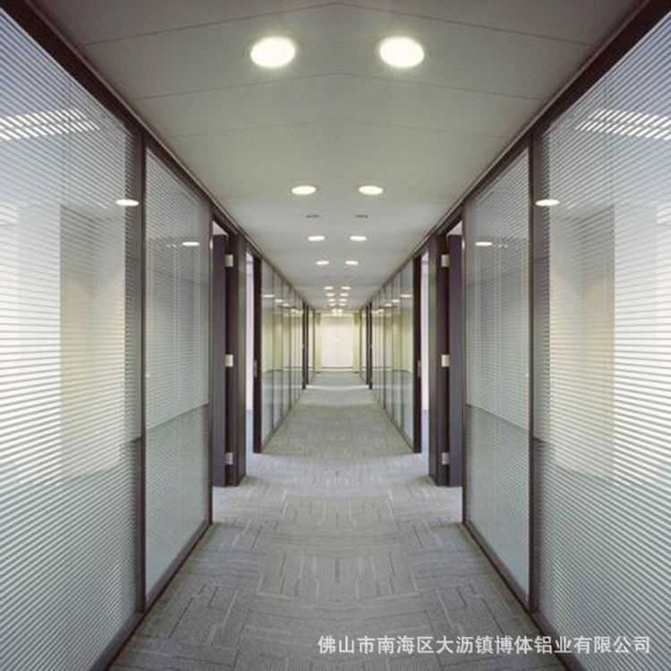 BT办公高隔80-双玻百叶6