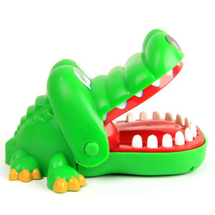【会咬手指的大嘴鳄鱼玩具 鳄鱼拔牙玩具会咬