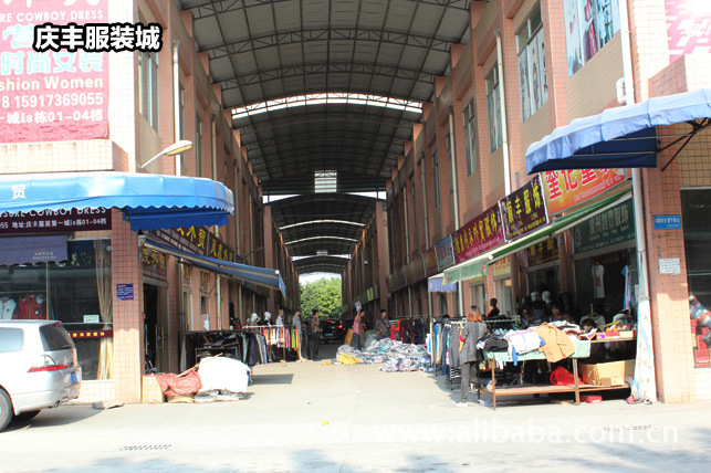 我国最大之服装<em>尾货</em>商圈--<em>广州石井</em>商圈淘货攻