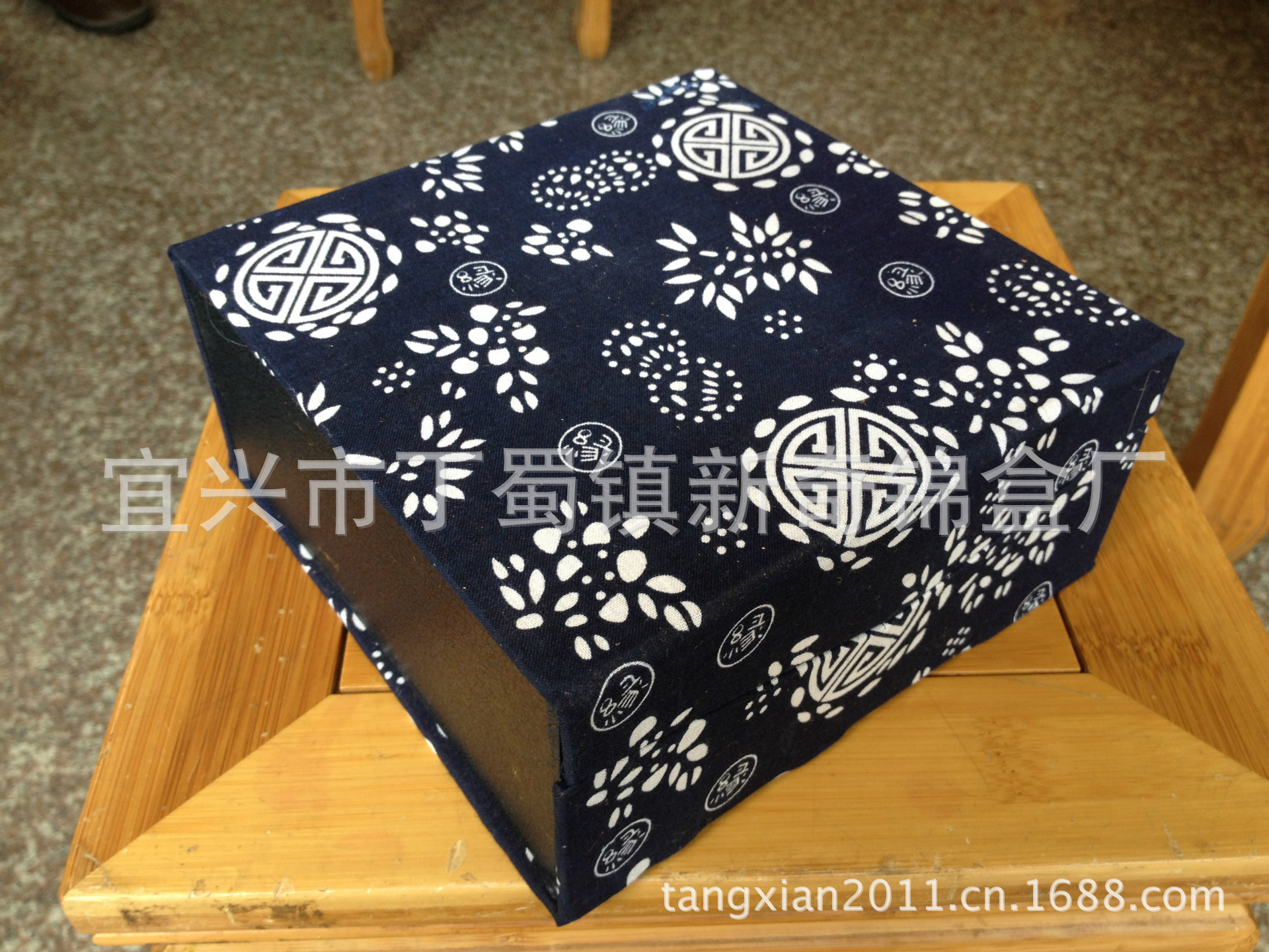 蓝印花布盒