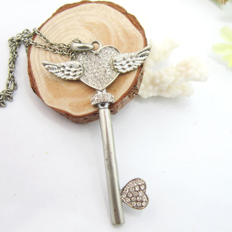 时尚项链 时尚爱心系列心形吊坠<em>毛衣链 水钻</em>天