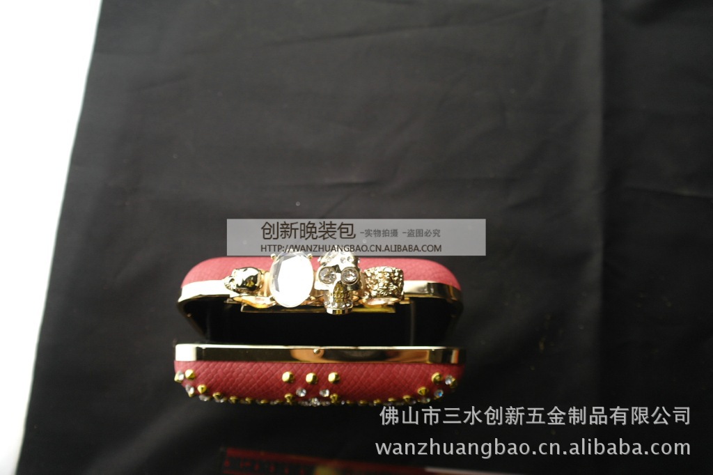 专业生产各式时尚晚装包晚宴包，全钻满装包硬盒宴会包