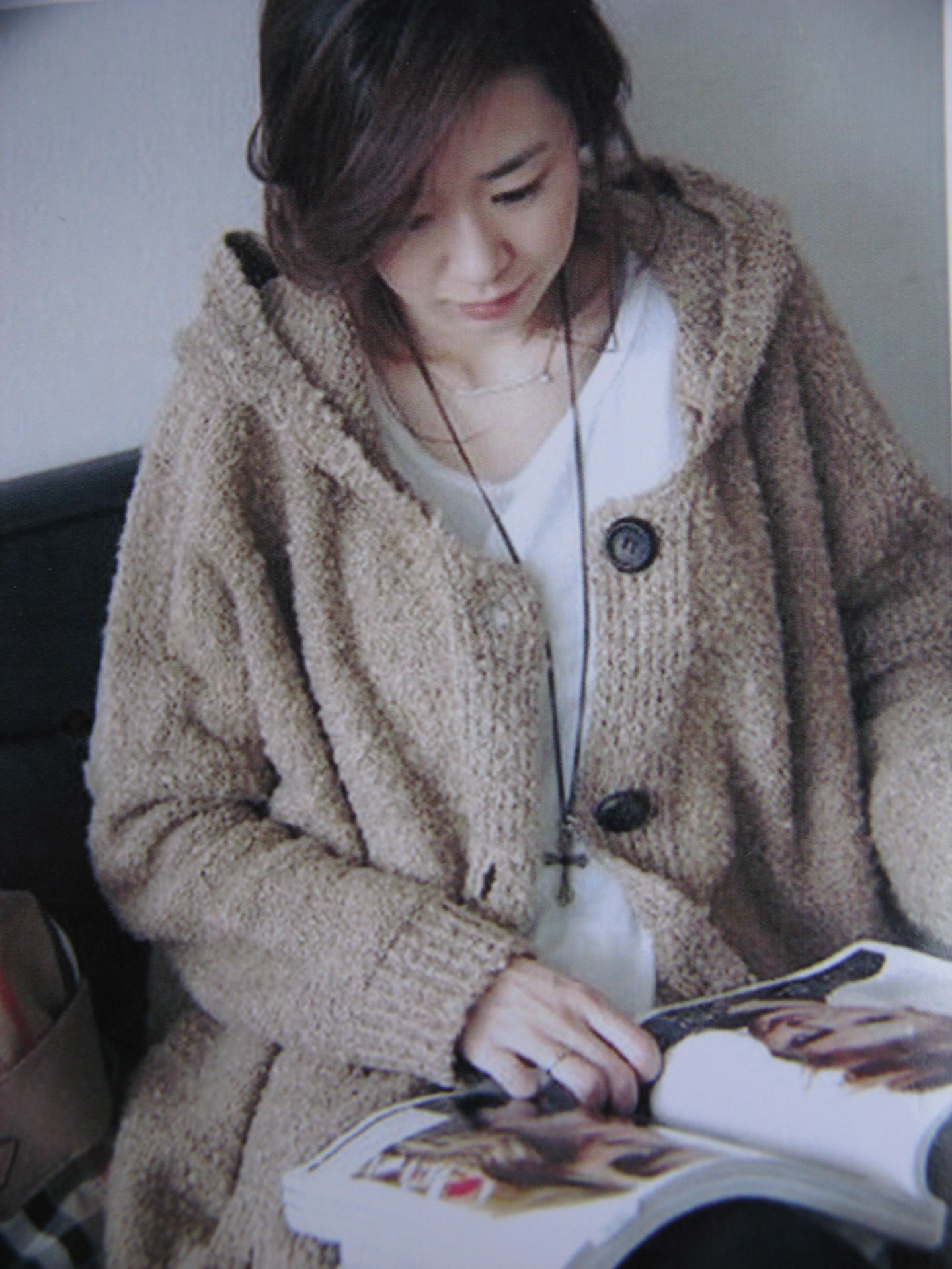 【2013韩版简约中<em>长款</em>珍珠<em>带帽</em>款<em>针织开衫</em>外