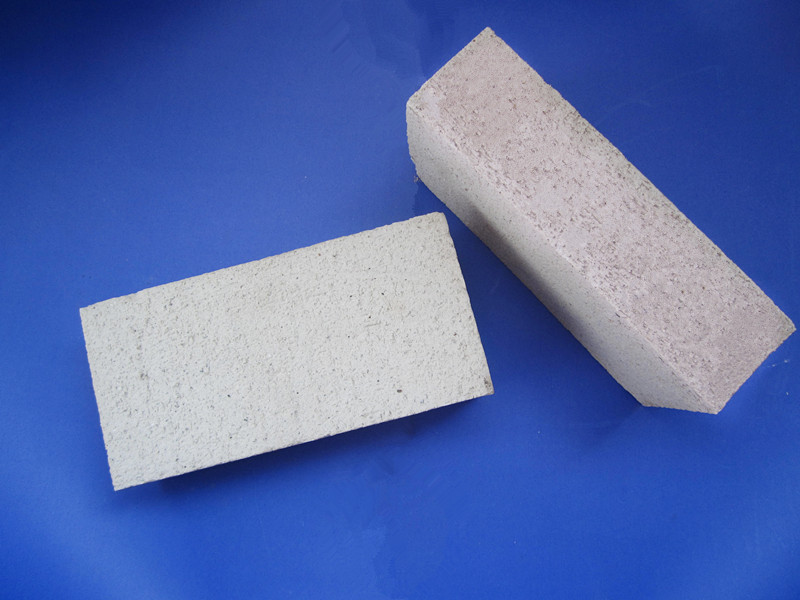 Acid and heat resistant brick