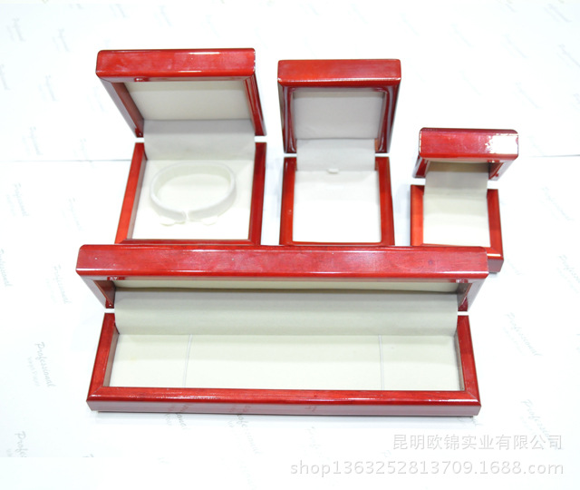 包皮红色木盒 项链盒2