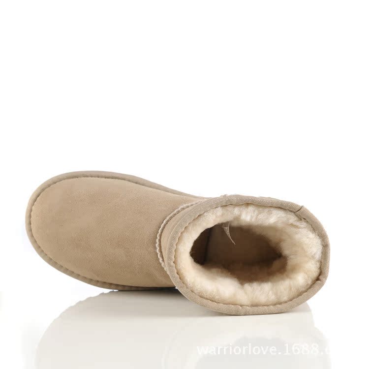 UGG5854