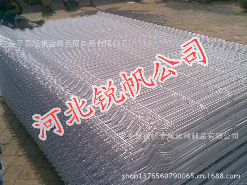 三角折弯护栏23