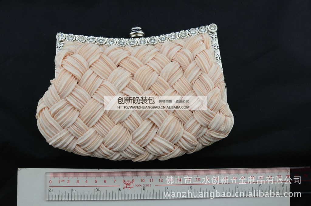 选购包包时，一定要参照尺寸介绍