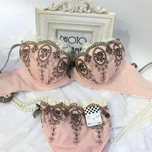 系新款春装超薄刺绣聚拢蕾丝花边性感<em>蜜桃派</em>少