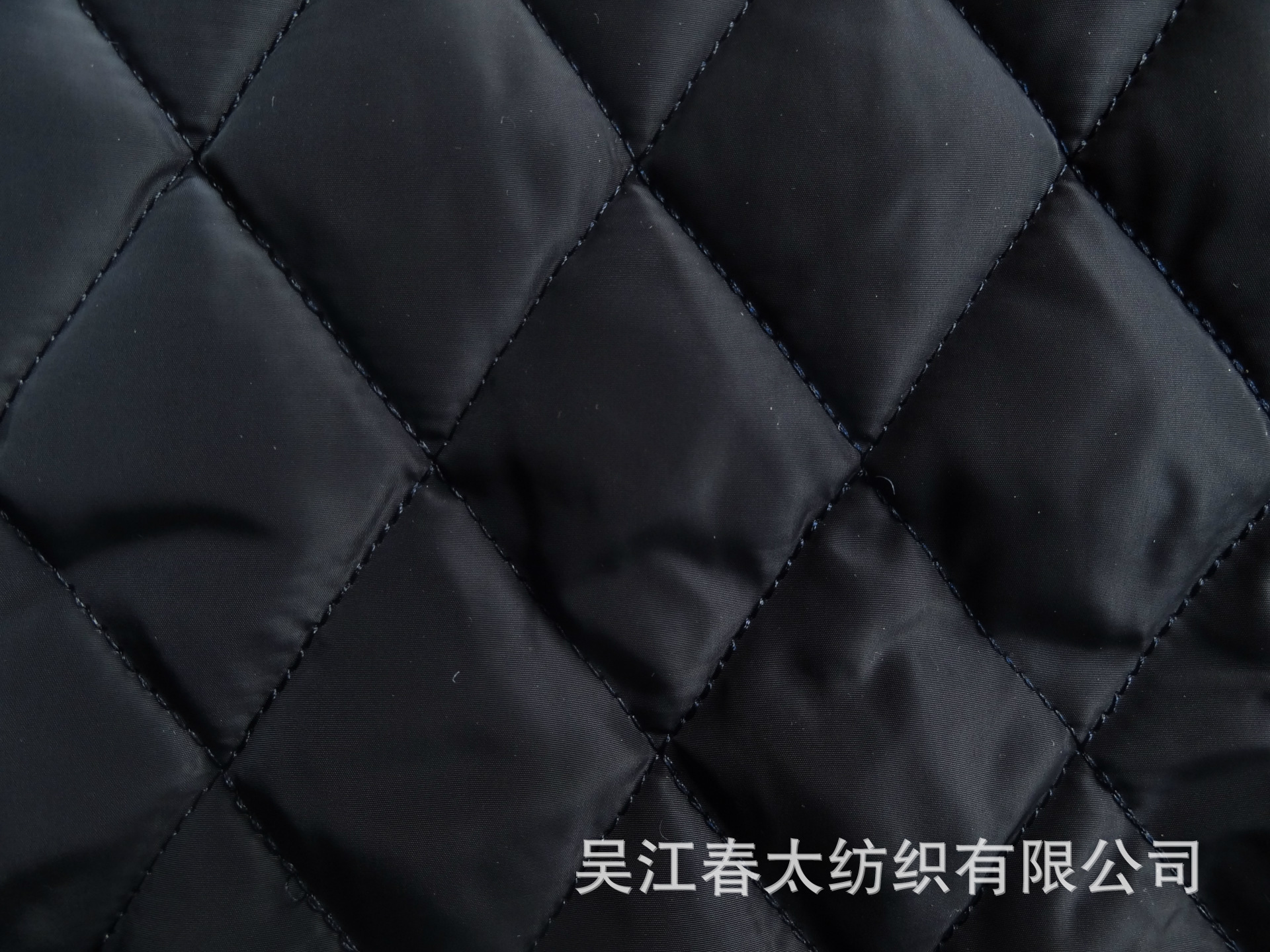 【厂家供应 棉服5*7CM菱形绣花绗棉面料 120G\/M2喷胶棉】价格,厂家,图片,化纤面料,吴江春太纺织有限公司-马可波罗网