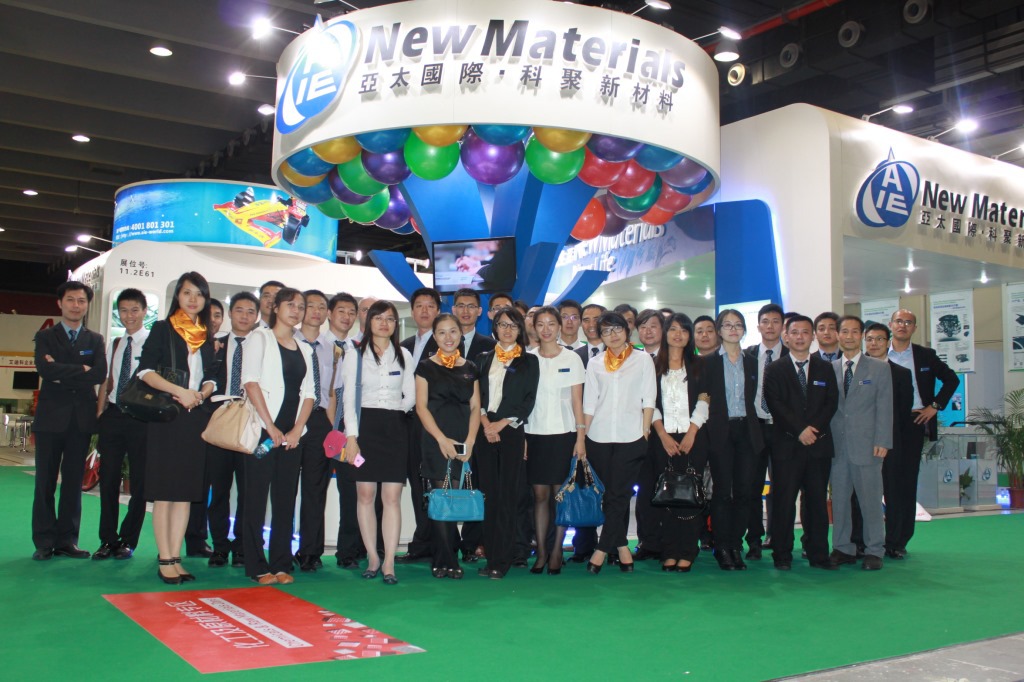 公司参展员工合影