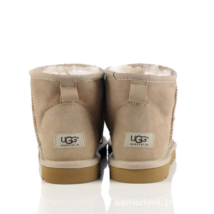 UGG5854