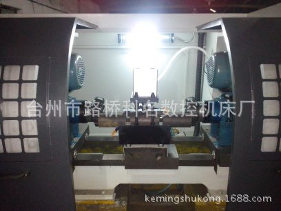 2013厂家直销 数控专机 自动打孔车床 数控机床