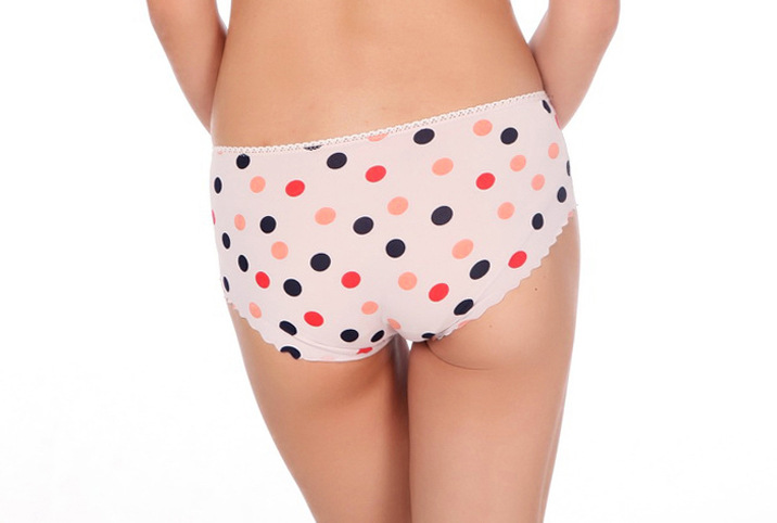 <em>汕头陈店</em>厂家直销 一片式大圆点无痕女士<em>内裤</em>