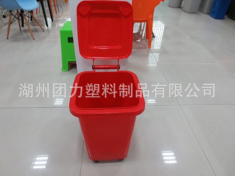 分类环保垃圾桶