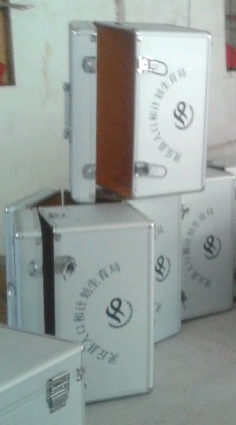 计划生育药具箱03