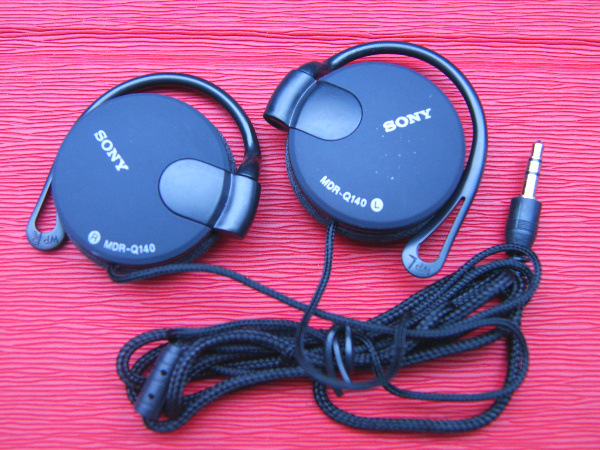 【索尼 SONY Q140 布线 6色 挂耳式耳机 MP3