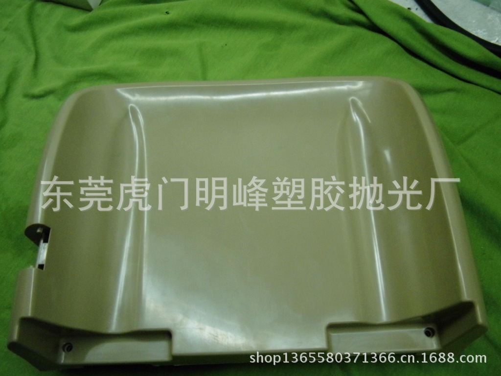 奥迪汽车DVD头枕壳抛光